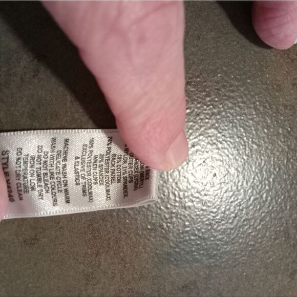 Shock Absorber Sports Bra with flattering back cut-out - Picture 4 of 4